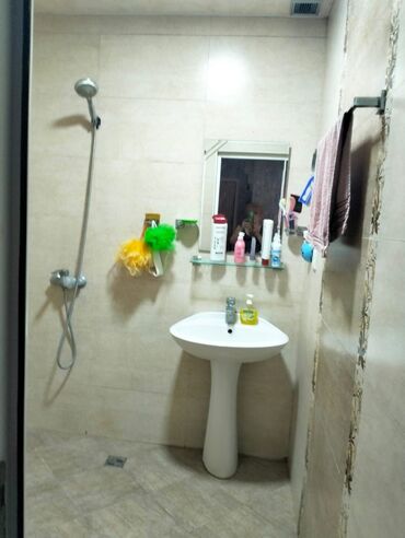 Köhnə tikili: Bakı, 5 otaqlı, Köhnə tikili, m. Xalqlar Dostluğu, 106 kv. m — 5