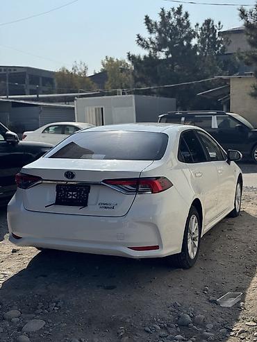 Toyota: Toyota Corolla: 2022 г., 1.8 л, Вариатор, Гибрид, Седан — 6