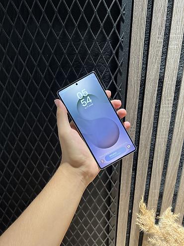j 7: Samsung Galaxy S25 Ultra, Б/у, 256 ГБ, цвет - Серый, В рассрочку, 1 SIM, eSIM — 2