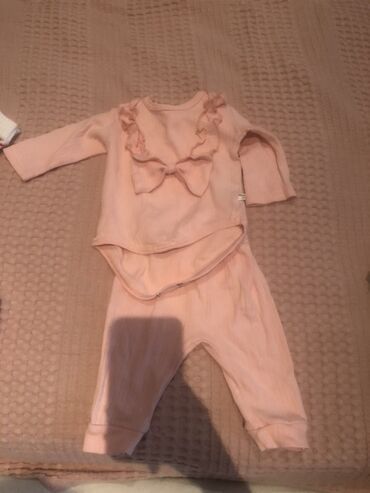 Dəstlər: Körpə geyim dəsti - 3 ədəd qalın, ayaqlı tulum: - Açıq mavi rəngdə — 31