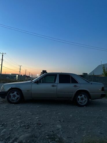 тлк 200: Mercedes-Benz 200: 1992 г., 2.1 л, Механика, Бензин, Седан