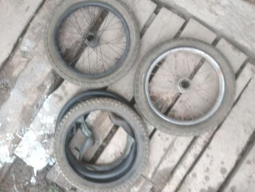велосипедные покрышки: Продам на велосипед задний колесо с покрышками. размер 16
цена на все