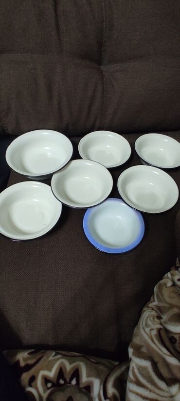 продажа посуды: Продаю чашки эмалированные диаметр 20см и 24см. Цена за штуку