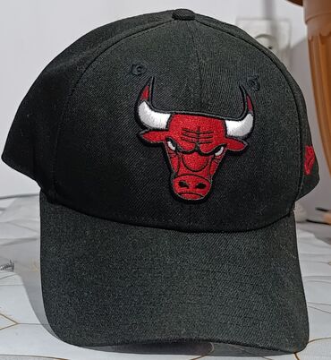 Головные уборы: Продам кепку Chicago Bulls оригинал покупал в Англии в магазине "JD