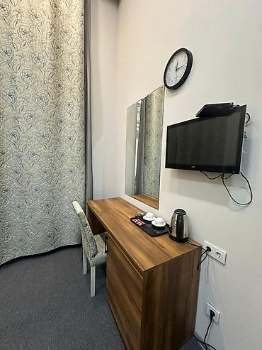 Otaqların günlük kirayəsi: Satılır. 12 otaq üçün mebel komplekti (televizor və kondisioner daxil — 3