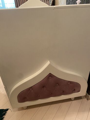 Beşiklər: Qız üçün, İşlənmiş, Dördbucaq, Beşik, Dəstsiz, Matrassız, Yellənmə mexanizmsiz — 7