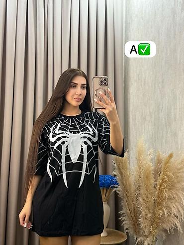 oversize tshirt: Qadın T-shirt kolleksiyası - Modellər: - Qara oversize T-shirt – ön — 1
