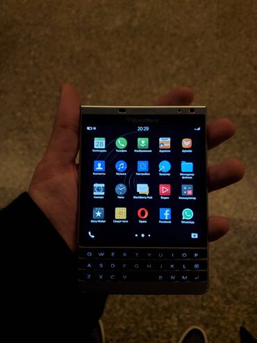 blackberry z30 в Азербайджан | BLACKBERRY: Blackberry Passport Silver Edition, normal vəziyyətdədir hər şeyi