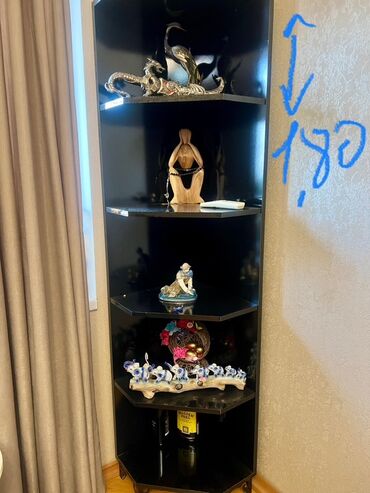 Rəflər: Dekorativ rəf, Corner shelf