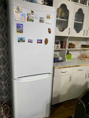 Холодильник Indesit, Б/у, Трехкамерный