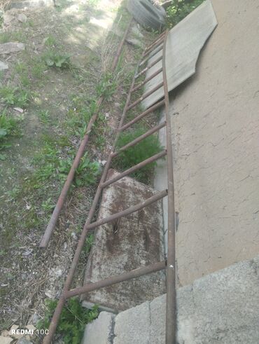 Продам лестницу . длина около 5 метров. металлическая, целая