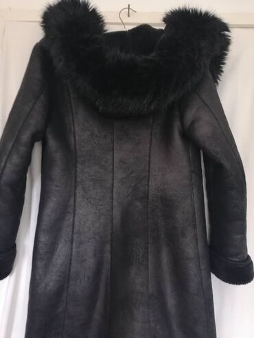 Krzneni kaputi: Monton intenzivno crne boje sa kapuljacom i punijim toplim krznom na lalafo.rs — 10 Krzneni kaputi: Monton intenzivno crne boje sa kapuljacom i punijim toplim krznom — 10