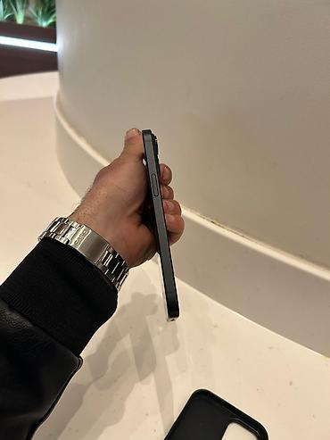 Apple iPhone: IPhone 15, Qara — 7