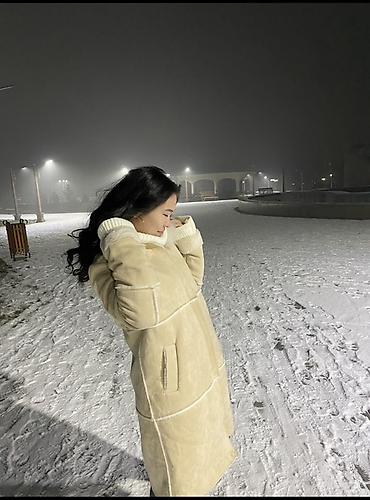 пальто жен: Дублёнка женская, длинная, бежево‑кремового цвета. - Материал — 3