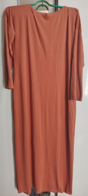 Личные вещи: Платье база, юбка, боне и шарф
Материал трикотаж 
Размер 42-44