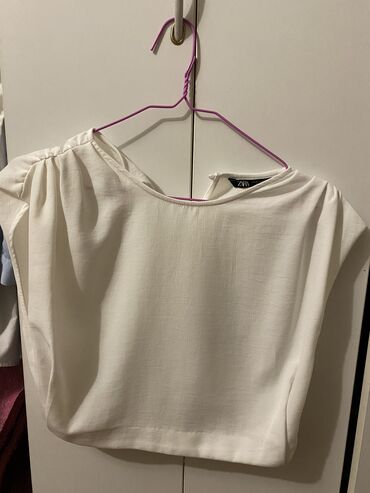 zara bluze i majice: Zara, XS (EU 34), S (EU 36), bоја - Bela