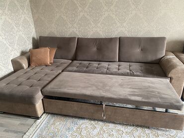 двухярустный диван: ПРОДАЮ ДИВАН. Длина дивана 3м ширина 170см в не разложенном виде