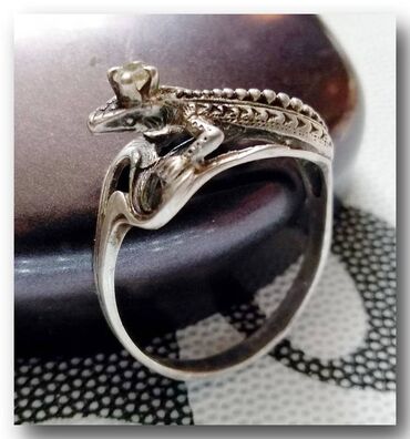 кольца с лунным камнем: Серебряное кольцо "Ящерка" 925 проба. Размер 19,5. Цена - 2000