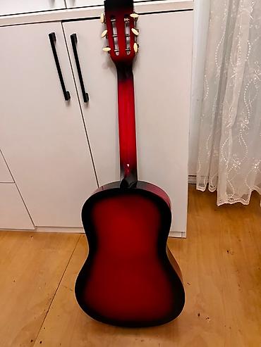 Gitaralar: Bu gitara sərbəst öyrenmek üçün nəzərdə tutulan,classic gitardır — 2