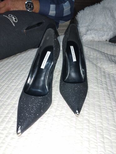 Женская обувь: Туфли 37.5, цвет - Черный