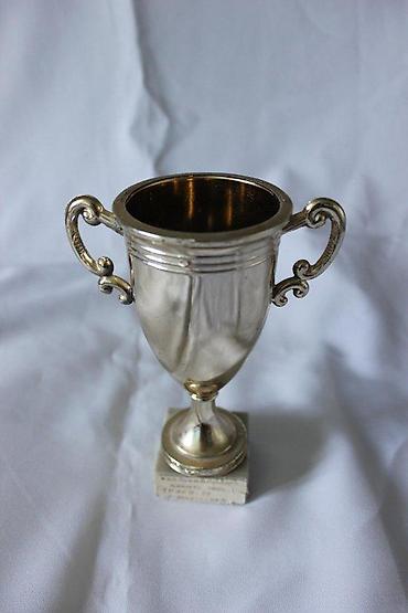 Značke, ordenje i medalje: PEHAR, 1991 | Stari pehar sa mermernim postoljem, ukupno visok oko — 1