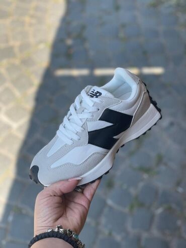 patike bez pertlanja: New balance 327 patike

Novo
Brojevi 36 do 41