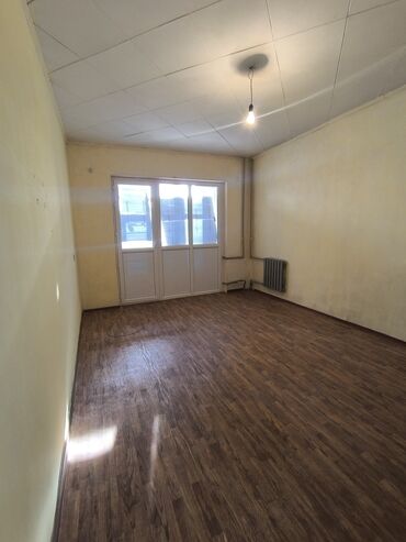 дом контейнера: 1 комната, 35 м², 105 серия, 4 этаж, Старый ремонт