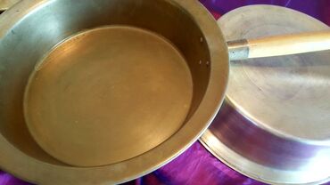 Наборы посуды: Латунные сковородки производства СССР с ручкой и без.
Объем 5 литров