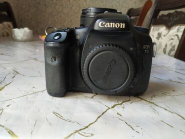 foto tərcümə: Canon 7D yaxsi veziyyetdedir tecili satilir deye ucuz qoymusam 230azn