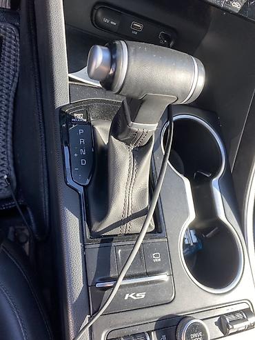 Другие детали салона: Kia K5 — интерьер и оснащение - Центральная консоль с селектором — 1