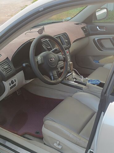 чехол для салон: Предлагается универсал Subaru Legacy серебристого цвета, отличающийся