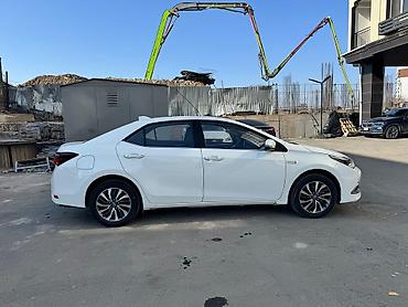 Toyota: Toyota Corolla: 2019 г., 1.8 л, Вариатор, Гибрид, Седан — 6