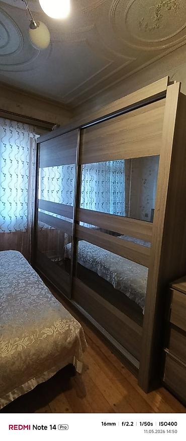 yan bardak: 250 manat. Yer Neapol dairəsinə yaxın Afrodita şadlıq sarayı yanı — 2