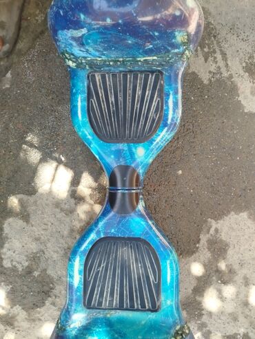 Другой электротранспорт: Гироскутер с ярким корпусом под "космическую" тематику, который — 7