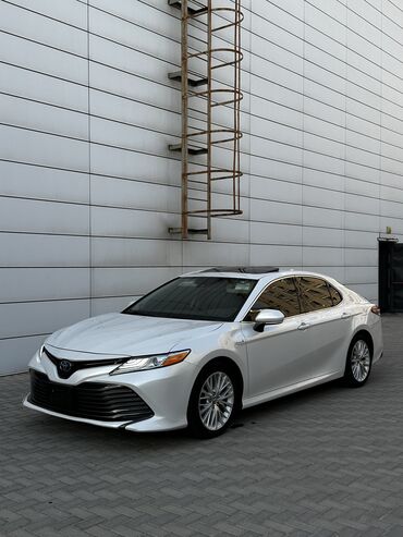 runx alex: Toyota Camry: 2019 г., 2.5 л, Вариатор, Гибрид, Седан