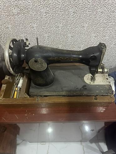tikis aparati: Antik mexaniki tikiş maşını və şkaf tipli stolu - Klassik, ayaqla — 2