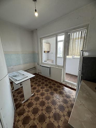 продаю однокомнатные квартиры: 1 комната, 38 м², 105 серия, 2 этаж, Старый ремонт — 5