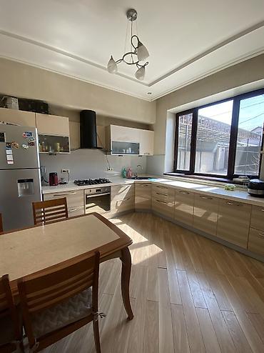 Долгосрочная аренда домов: 210 м², 6 комнат — 5