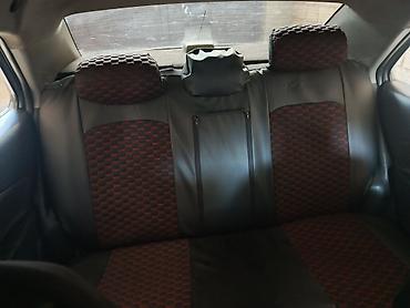 panel vurmaq: Toyota Yaris: 1.3 l | 2008 il Sedan — 4