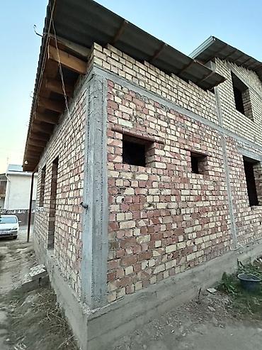 кирпичный дом: Продаётся недостроенный двухэтажный дом из кирпича. Основные — 2