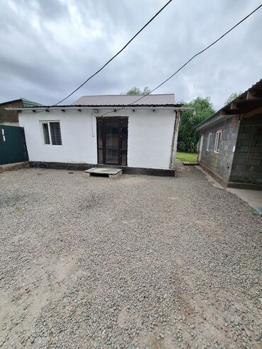 продажа домов в беловодске кыргызстан: 60 м², 3 комнаты, Старый ремонт Без мебели