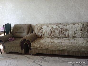 продать диван: Угловой диван, цвет - Зеленый, Б/у