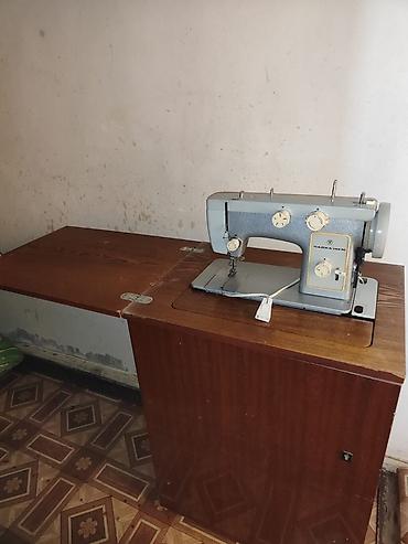 tikis isi: Məhsul: Çayka-142M tikiş maşını (stol ilə) Təsvir: - Elektrik pedallı — 4