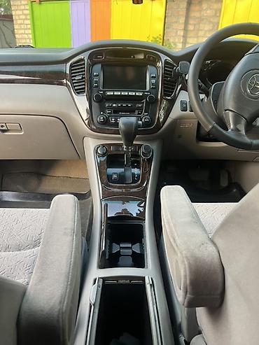 высокие машины: Toyota Kluger: 2001 г., 3 л, Автомат, Бензин, Кроссовер — 8