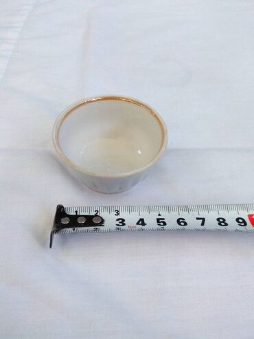 Другие товары для кухни: Продаю: 1. Блюдо глиняное, диаметр 36 см., цена 200 сом; 2. Тарелки — 8