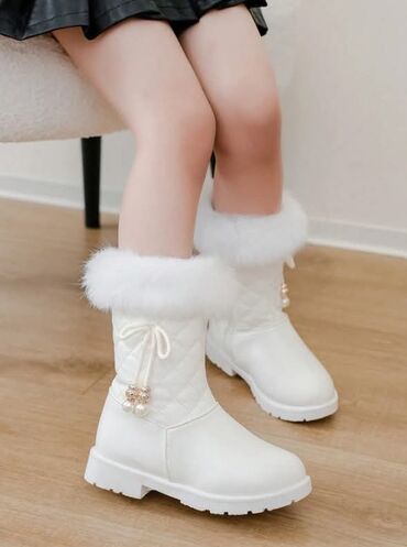 Čizme: Cena:2500din Dostupni brojevi:38 Poručuje se isporuka za desetak — 14