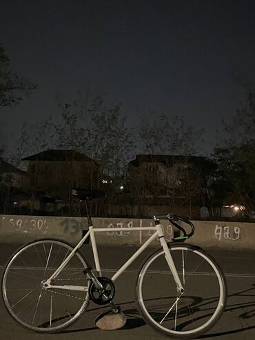 Велосипеды: Продаю фикс без вмятин в идеальном состоянии растовка 49