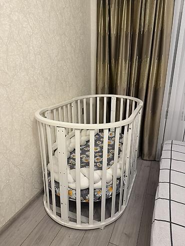 sederek mebel: Oval formalı uşaq beşiyi oval konstruksiya; kompakt ölçü sayəsində — 1