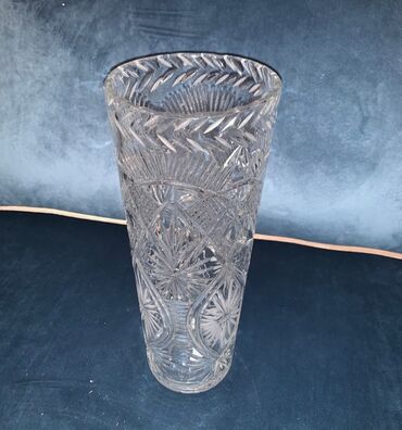 ваза хрустальная: Хрустальная ваза для цветов, высота 32 см, диаметр в