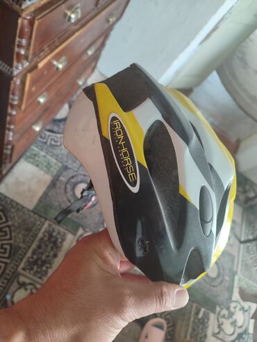 мужской спортивка: Шлем для велосипедистам состояние отличный цена 1000сом